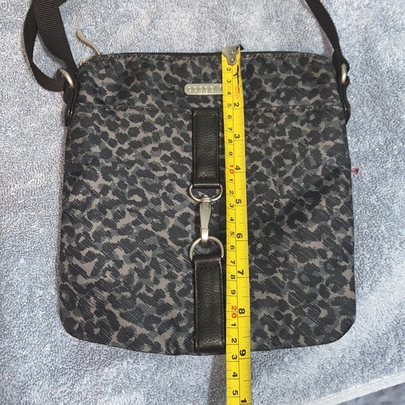 Baggallini Leopard Print Big Dipper Hobo Crossbody bag - Picture 4 of 8
